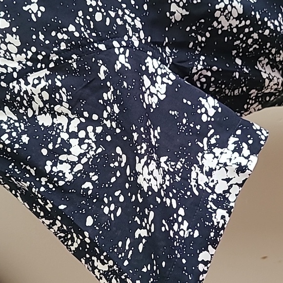 ⭐️ Julian & mark tropical splatter light weight breathable shirt NWT - Picture 6 of 6